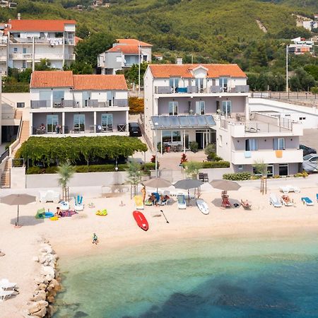 Seaside Luxury Suites ポドストラナ エクステリア 写真